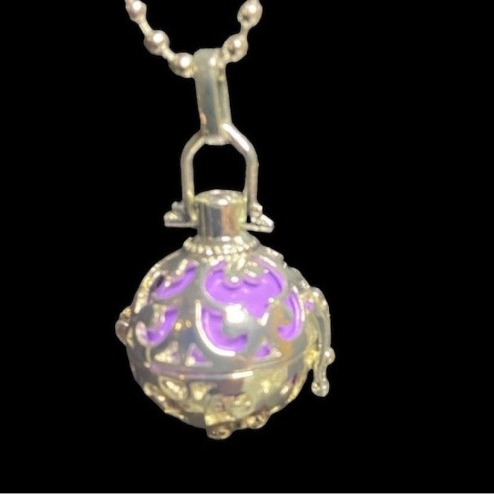 Captive Chime Necklace Pale Purple Bead Silver 14 In Drop